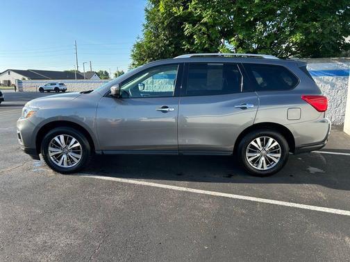 2018 Nissan Pathfinder SV