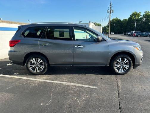 2018 Nissan Pathfinder SV