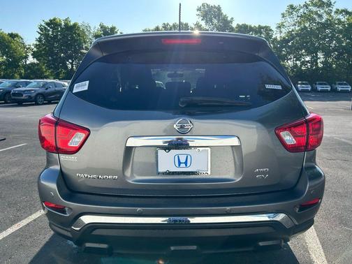 2018 Nissan Pathfinder SV