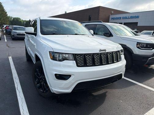 Bright White Clearcoat 2021 Jeep Grand Cherokee Laredo X