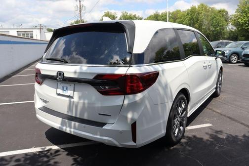 Platinum White Pearl 2026 Honda Odyssey Touring