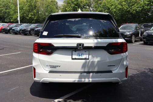 Platinum White Pearl 2026 Honda Odyssey Touring