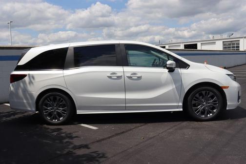 Platinum White Pearl 2026 Honda Odyssey Touring