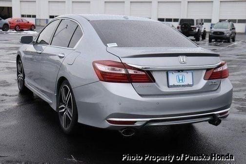 Photo 3 of 51 of 2016 Honda Accord Touring