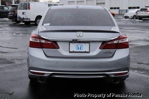 Photo 4 of 51 of 2016 Honda Accord Touring