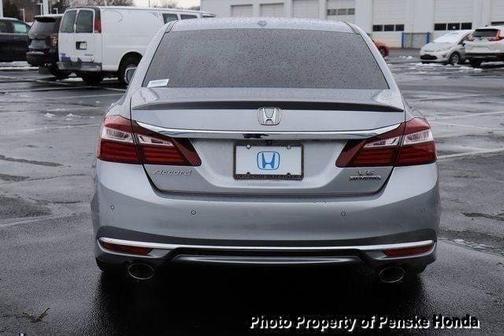 Photo 4 of 51 of 2016 Honda Accord Touring