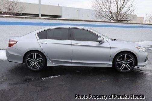 Photo 5 of 48 of 2016 Honda Accord Touring