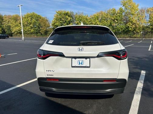 Platinum White Pearl 2026 Honda HR-V LX