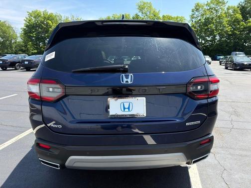 Obsidian Blue 2025 Honda Pilot Touring