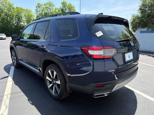 Obsidian Blue 2025 Honda Pilot Touring