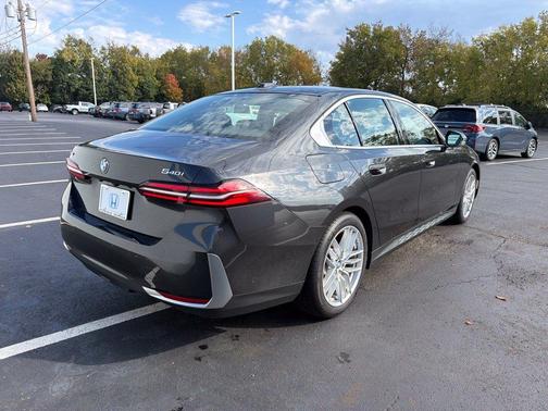 Dark Graphite 2024 BMW 540 i xDrive