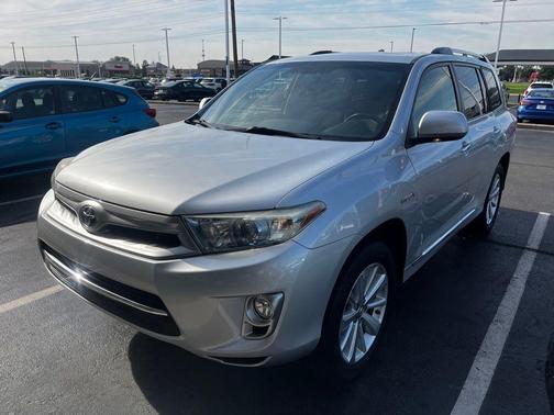 Classic Silver Metallic 2013 Toyota Highlander Hybrid Limited