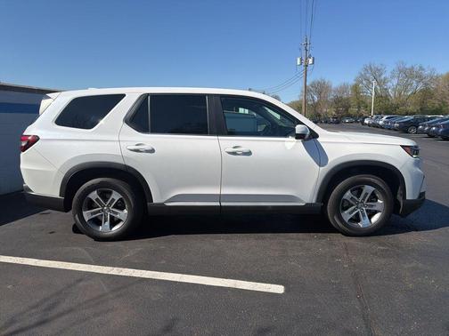 White 2023 Honda Pilot EX-L 7-Passenger