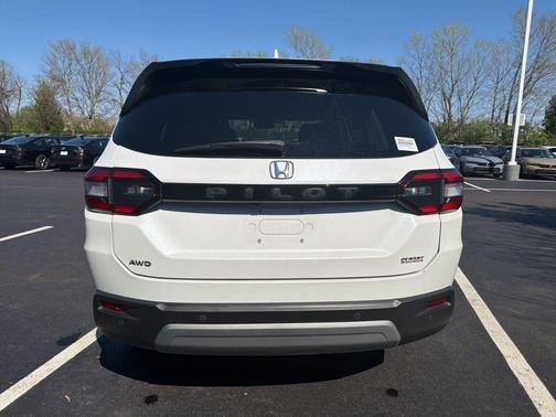 White 2023 Honda Pilot EX-L 7-Passenger