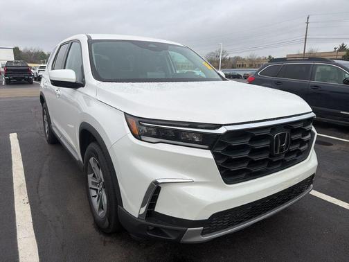 White 2023 Honda Pilot EX-L 7-Passenger