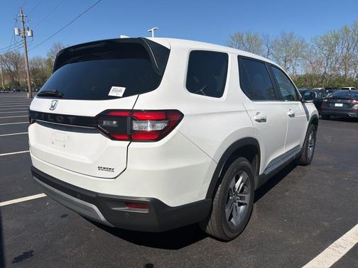 White 2023 Honda Pilot EX-L 7-Passenger