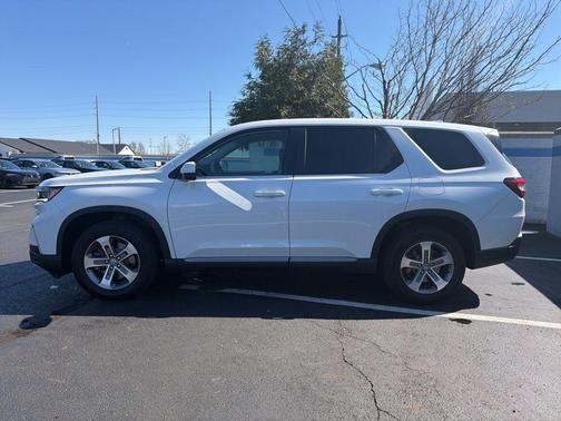 White 2023 Honda Pilot EX-L 7-Passenger