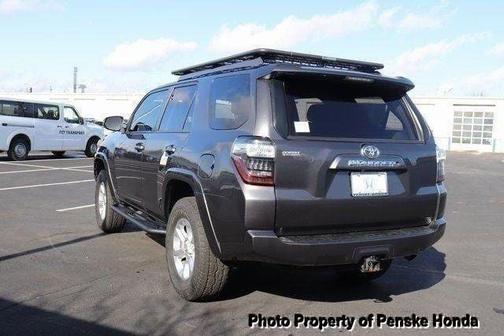 Photo 3 of 46 of 2018 Toyota 4Runner SR5