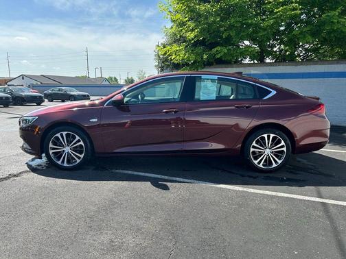 2018 Buick Regal Sportback Essence