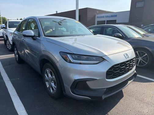 Silver Metallic 2023 Honda HR-V LX
