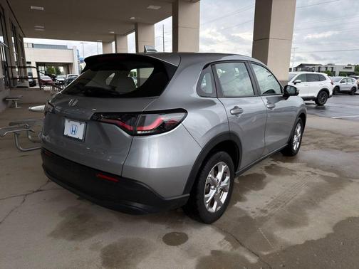 Silver Metallic 2023 Honda HR-V LX