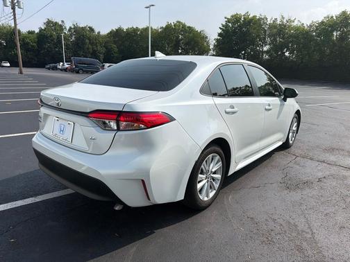Pearl 2025 Toyota Corolla LE