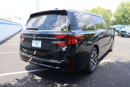 Crystal Black Pearl 2026 Honda Odyssey EX-L