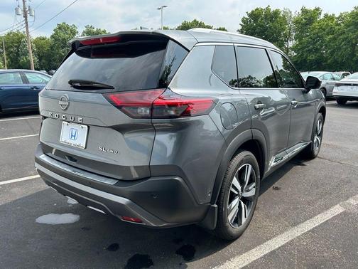 2022 Nissan Rogue SL