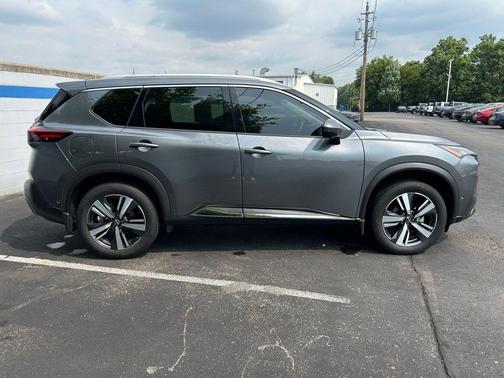 2022 Nissan Rogue SL