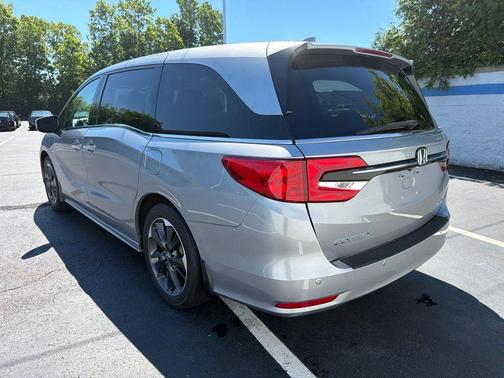 Silver Metallic 2022 Honda Odyssey Elite
