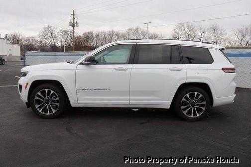 Photo 2 of 58 of 2022 Jeep Grand Cherokee L Overland