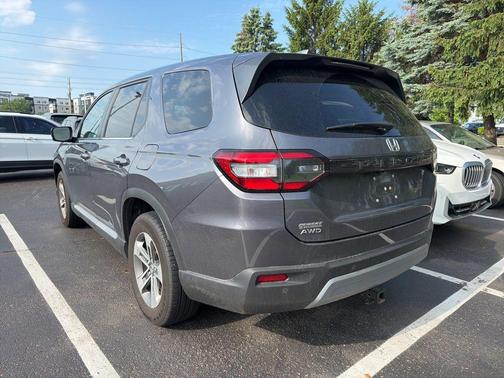 Modern Steel Metallic 2025 Honda Pilot EX-L