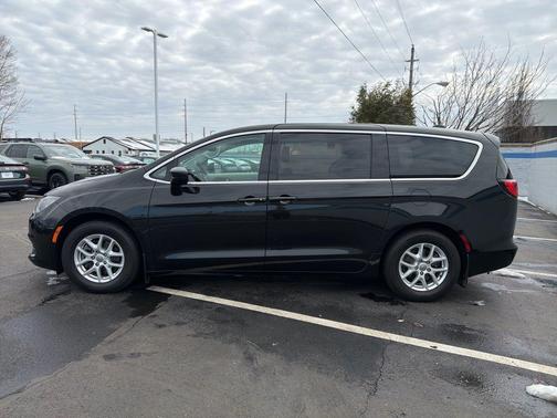2017 Chrysler Pacifica Touring