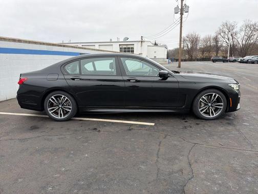 2022 BMW 750 i xDrive