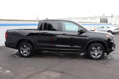 Crystal Black Pearl 2026 Honda Ridgeline TrailSport