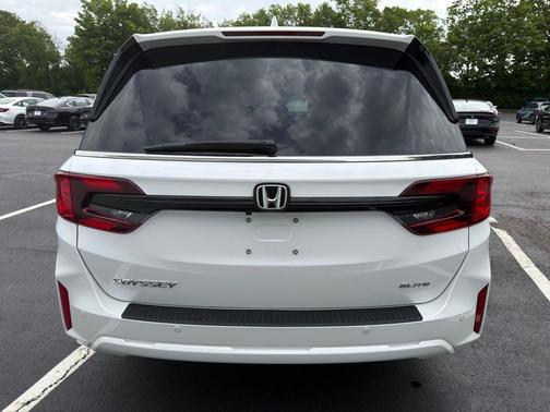 White 2025 Honda Odyssey Elite