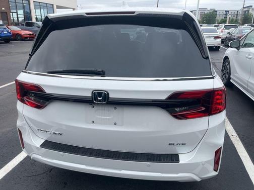 White 2025 Honda Odyssey Elite