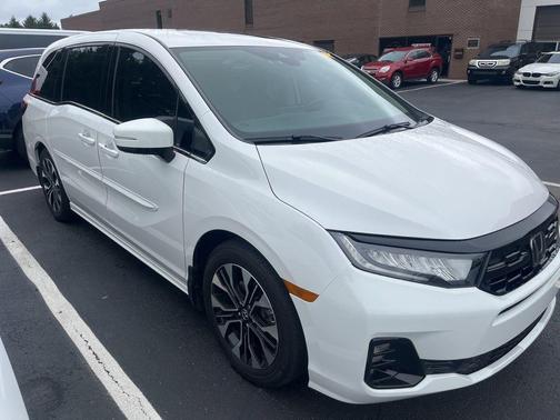 White 2025 Honda Odyssey Elite
