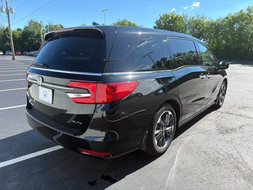 Crystal Black Pearl 2024 Honda Odyssey Elite