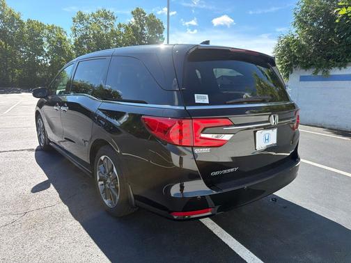 Crystal Black Pearl 2024 Honda Odyssey Elite