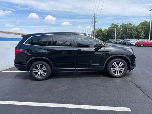Crystal Black Pearl 2017 Honda Pilot EX-L