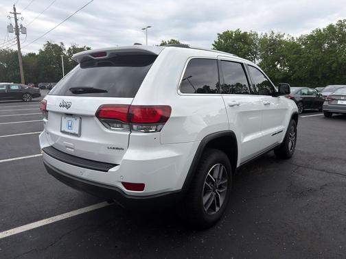 Bright White Clearcoat 2021 Jeep Grand Cherokee Laredo E