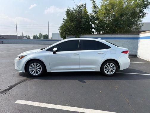 Pearl 2025 Toyota Corolla LE