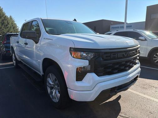 Summit White 2022 Chevrolet Silverado 1500 Custom