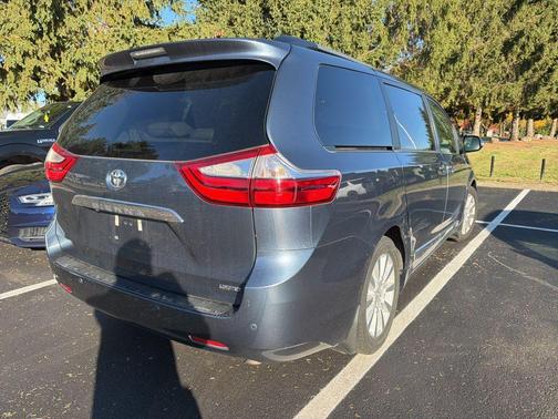 2017 Toyota Sienna Limited Premium