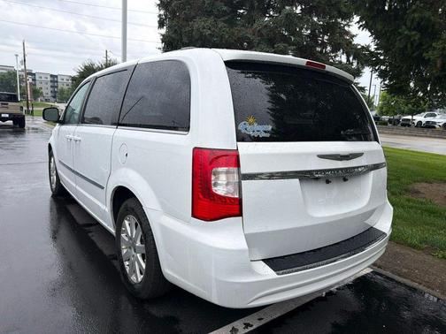 Bright White Clearcoat 2014 Chrysler Town & Country Touring