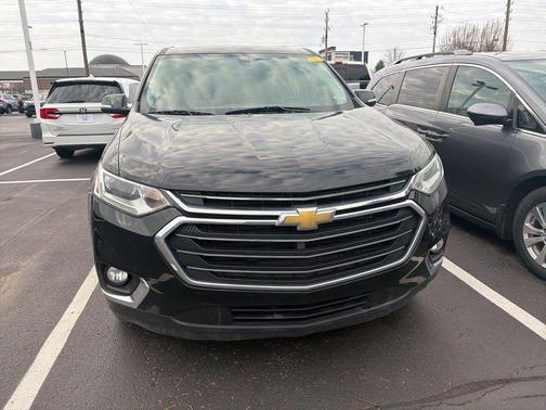 Mosaic Black Metallic 2018 Chevrolet Traverse LT Cloth