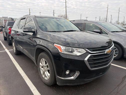Mosaic Black Metallic 2018 Chevrolet Traverse LT Cloth