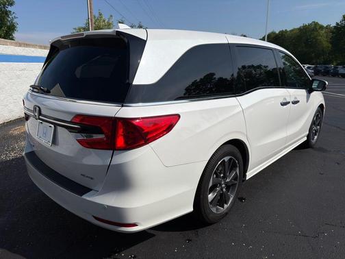 White 2024 Honda Odyssey Elite