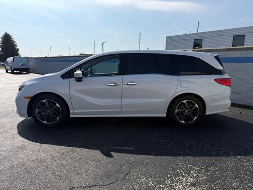 White 2024 Honda Odyssey Elite